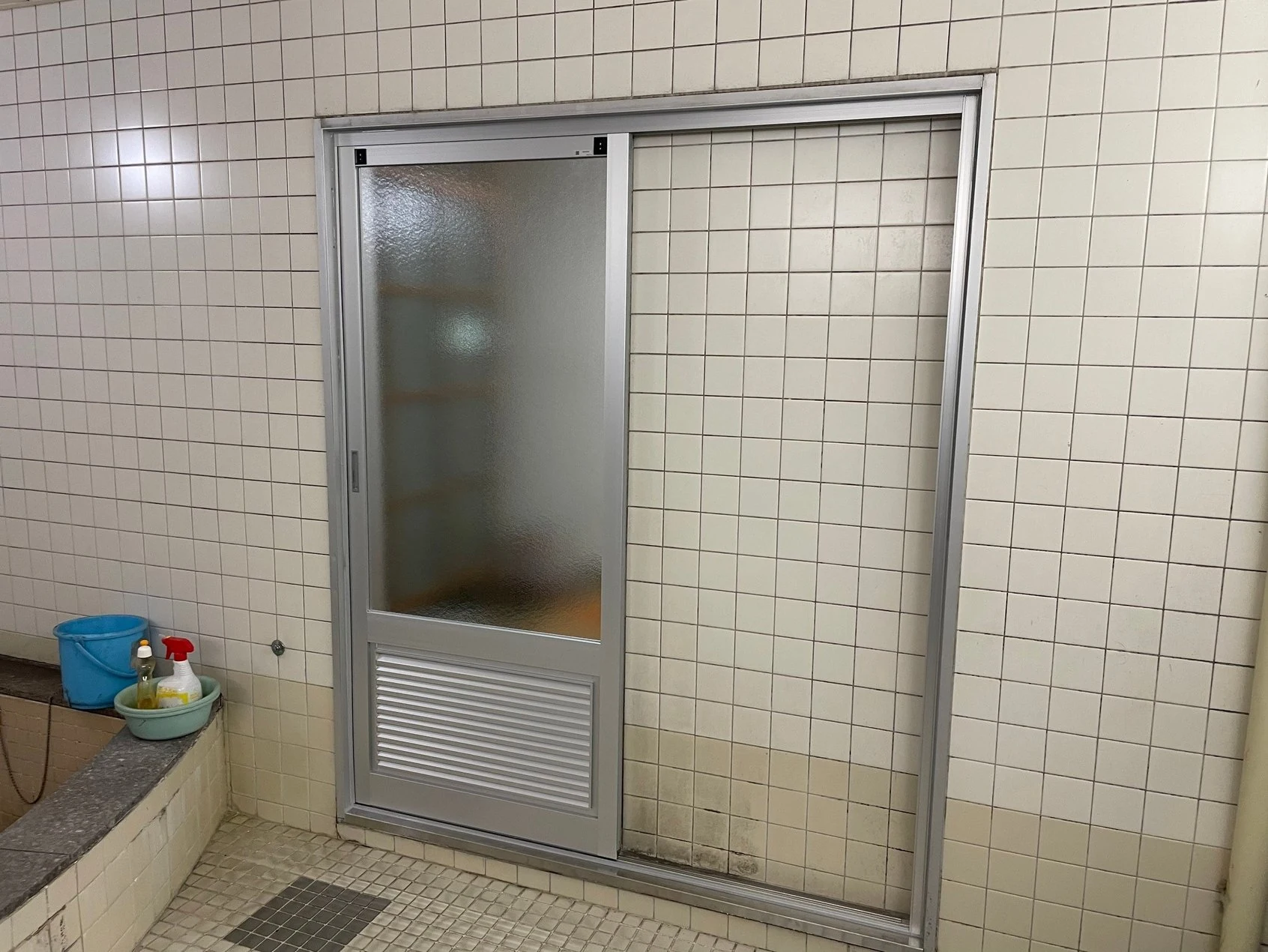 浴室引戸をフロントサッシで改修